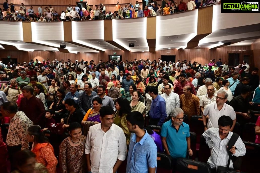 Aarya Ambekar Instagram - Always a treat to the ears to listen to Anand dada and a learning experience, performing with him!!😇🙏🏻 Housefull Shivaji Mandir concert! Shivaji Mandir, Dadar