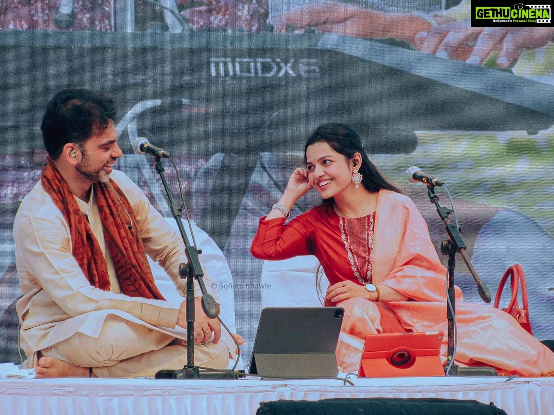 Aarya Ambekar Instagram - Always a privilege performing with @rahuldeshpandeofficial dada.πππ» Diwali Pahat day 2 at Shivaji Park, Mumbai. . . . PC for pics 1 and 2 - @indiakashutter PC for pics 5,6,7 - @prasadtt1