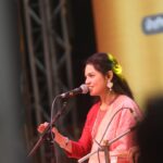 Aarya Ambekar Instagram - Always a privilege performing with @rahuldeshpandeofficial dada.😇🙏🏻 Diwali Pahat day 2 at Shivaji Park, Mumbai. . . . PC for pics 1 and 2 - @indiakashutter PC for pics 5,6,7 - @prasadtt1