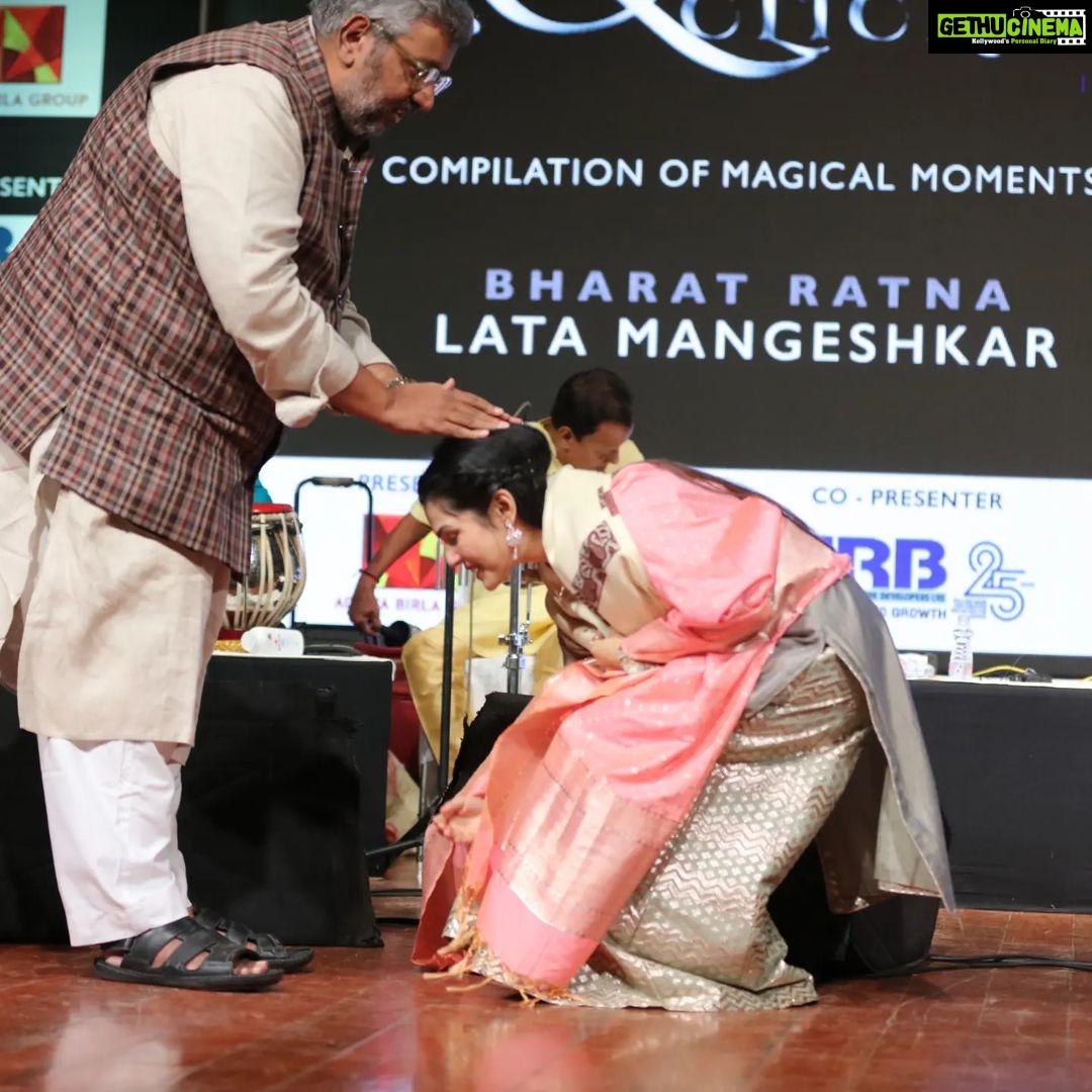 Aarya Ambekar Instagram - Honored to have gotten to perform at yet another function associated with our beloved Lataji.😇🙏🏻 Performed at the inaugration function of Lataji's photography book "..and she clicked". Got showered with blessings and love from dear Usha ji, Meena ji and Sureshji.😇🙏🏻