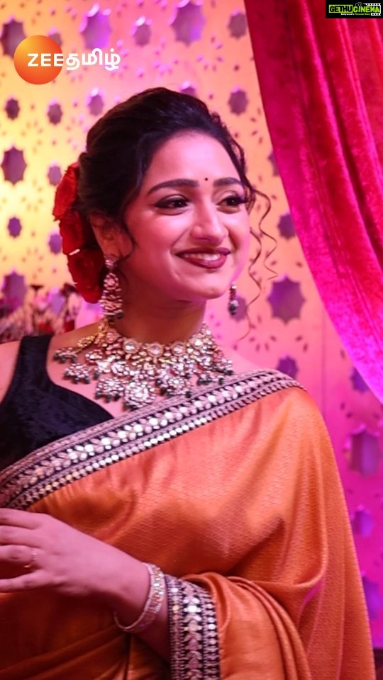Aashika Padukone Instagram - மெழுகு Doll-uh நீ...அழகு School-uh நீ...!!!🤌🏻❤🔥👑 Zee Tamil குடும்ப விருதுகள் 2023 | Part 1 | November 5th, Sunday at 12.00pm. #ZeeTamilKudumbaVirudhugal2023 #ZTKV #ZTKV2023 #Ashikapadukone #Maari #ZeeTamil