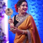 Aashika Padukone Instagram - Beyond grateful for the unwavering love and support from all my incredible viewers throughout this journey. 'Maari' has been a beautiful success and receiving the Best Actress award amidst the overwhelming support from my fans from different states was an unforgettable moment. Forever humbled and grateful. 🙏✨ @zeetamizh #Gratitude #Blessed #dreamcometrue Stylist: @priyareddy_baddigam Outfit: @maramsclothing_official Jewellery: @fashioncurvee Photographer: @risshie_photography_