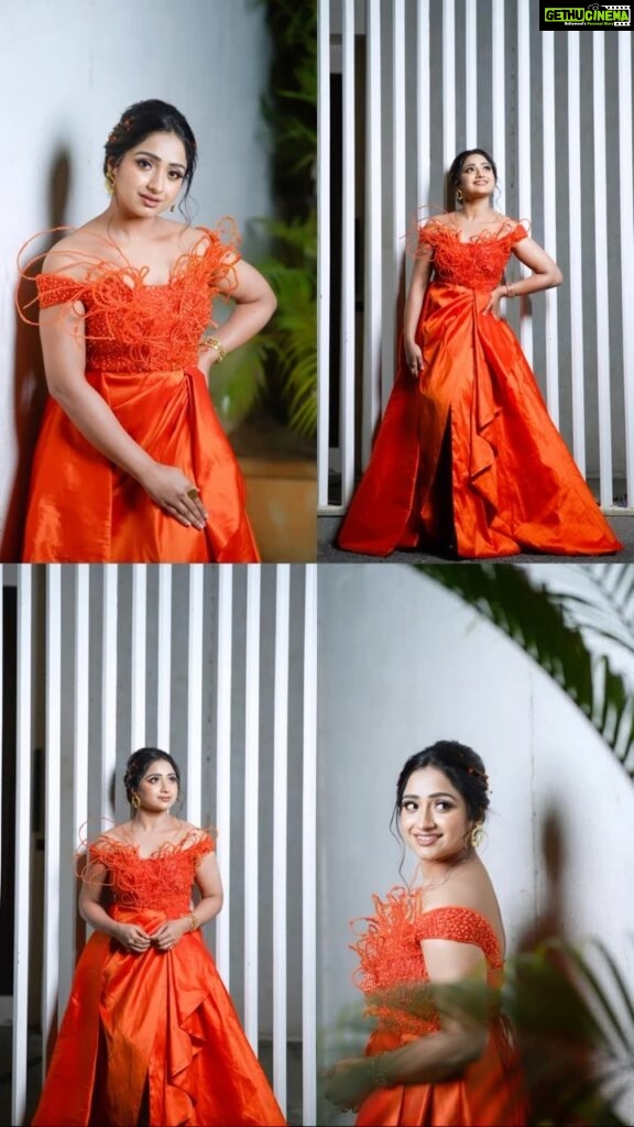 Aashika Padukone Instagram - The citrus-inspired ensemble 🍊✨ #classyinorange Stylist - @greeshma_krishna.k Outfit - @indusuresh_p Jewellery - @thetrinkaholic Makeover: @praneetha_beautymakeover Photographer: @happy_portraits_photography