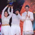 Aata Sandeep Instagram - Jyothi this is for you♥️Here is the “Neethone Dance Title🏆 Can’t just only thank my teachers @radhanair_r mam @tarunmaster @sadaa17 garu♥️ you people are inspiration to me and jyo🙏🙏🙏 Thank you so much THE @thedeverakonda ♥️ Special thanks to my choreographers @wong.choreographer @harinathshankar My loads of hugs to @sreemukhi @springseenu(Bro) love u so much and thanks for your immersive support ra,Cup Mukyam Biguluu🏆 My entire thanks to @endemolshineind @mudit_ig sir @Tabbymam @insghtlinford @rajeshwariprasad_ @simranpoojari_ @rani @dada @shettybro @kaushiki Thanks to my team @team_aatasandeep (dancers) Thanks to my mother @devitamarapalli for supporting me and Jyothi and taking care of Lekhan love u amma ♥️♥️ Thanks to my make up Artist @sree_bridal_makeovers #NeethoneDanceTitleWinner #SandeepJyoti