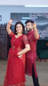 Aata Sandeep Instagram - Thammulu let’s all dance! ❤️✨😍 Bhola Mania! 😍 Special thanks to @aata_sandeep Master 🤗❤️✨ @meherramesh @sagarmahathi @akentsofficial @sekharmaster Styling @harinireddym Outfit @labelmanasamovva #Narsapelle #jamjamjajjanaka #bholashankar