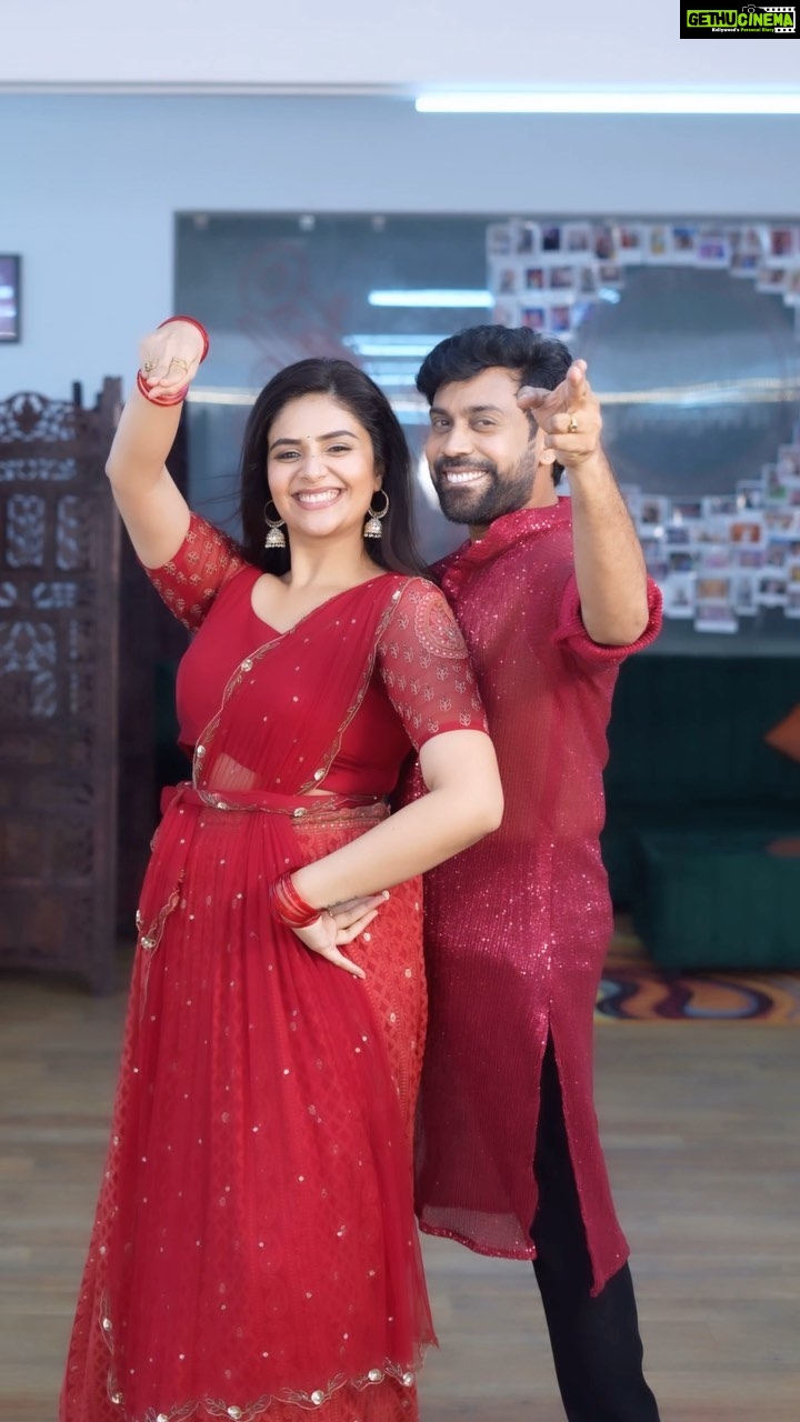 Aata Sandeep Instagram - Thammulu let’s all dance! ❤️✨😍 Bhola Mania! 😍 Special thanks to @aata_sandeep Master 🤗❤️✨ @meherramesh @sagarmahathi @akentsofficial @sekharmaster Styling @harinireddym Outfit @labelmanasamovva #Narsapelle #jamjamjajjanaka #bholashankar