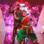 Aata Sandeep Instagram - Don’t Miss to watch our #IndianArmy Dance act on #NeethoneDance today at 9:00pm only on ur favourite channel @starmaa @endemolshineind “Mera Bharat Mahan” every citizen should be a Soldier🫡 #24yearsofkargilwar #Respect #IndianArmy #WomenEmpowerment