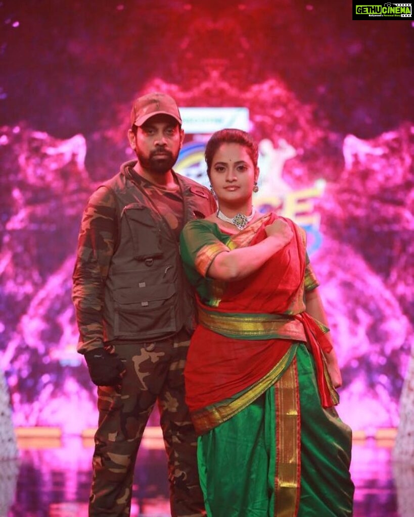 Aata Sandeep Instagram - Don’t Miss to watch our #IndianArmy Dance act on #NeethoneDance today at 9:00pm only on ur favourite channel @starmaa @endemolshineind “Mera Bharat Mahan” every citizen should be a Soldier🫡 #24yearsofkargilwar #Respect #IndianArmy #WomenEmpowerment