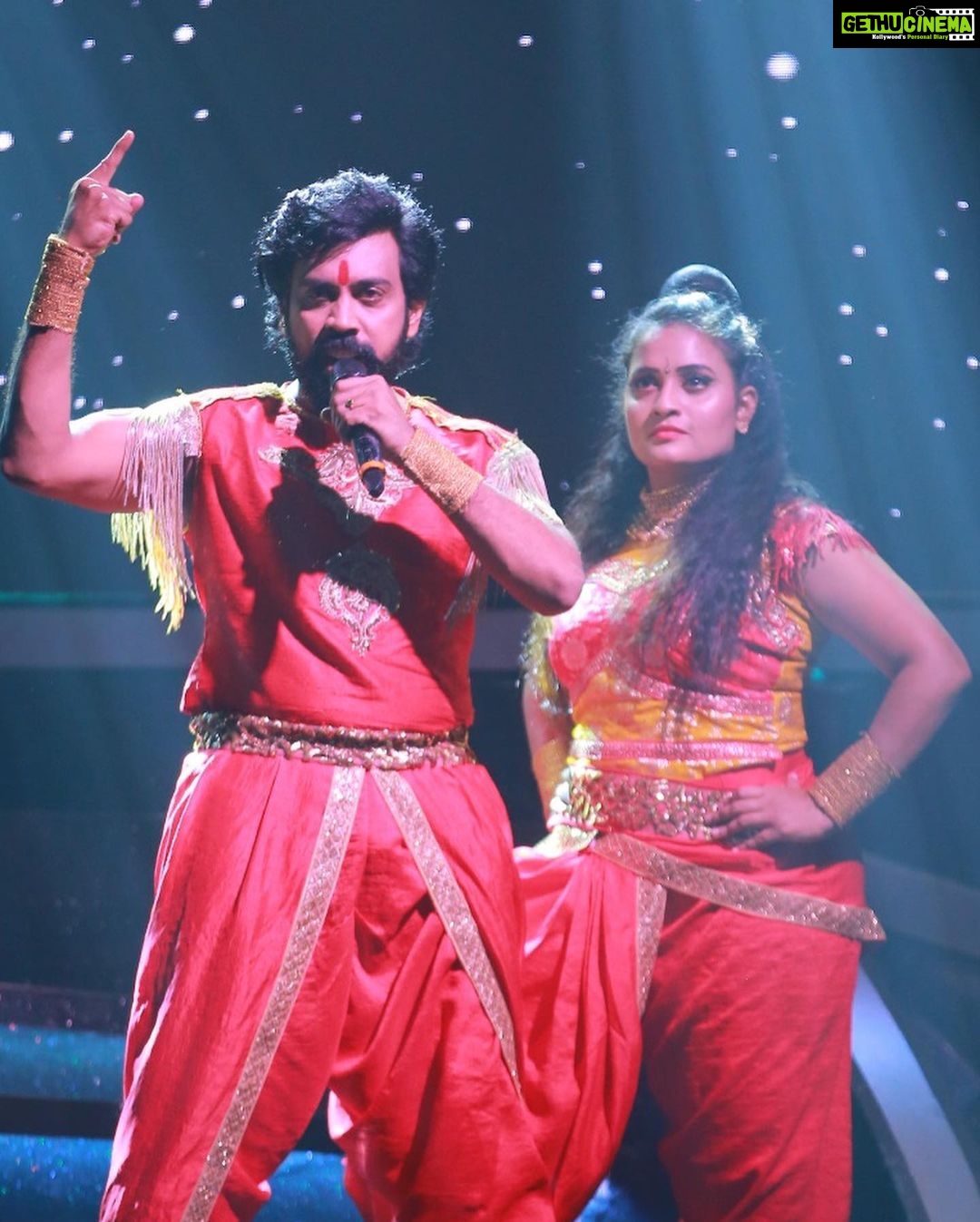 Aata Sandeep Instagram - Don’t Miss to watch our “Super Mega Power Star” Ramcharan Garu dance act in #NeethoneDance this Sunday at 9:00pm only on @starmaa Thanks to @endemolshineind Thanks to our choreographers @wong.choreographer @harinathshankar