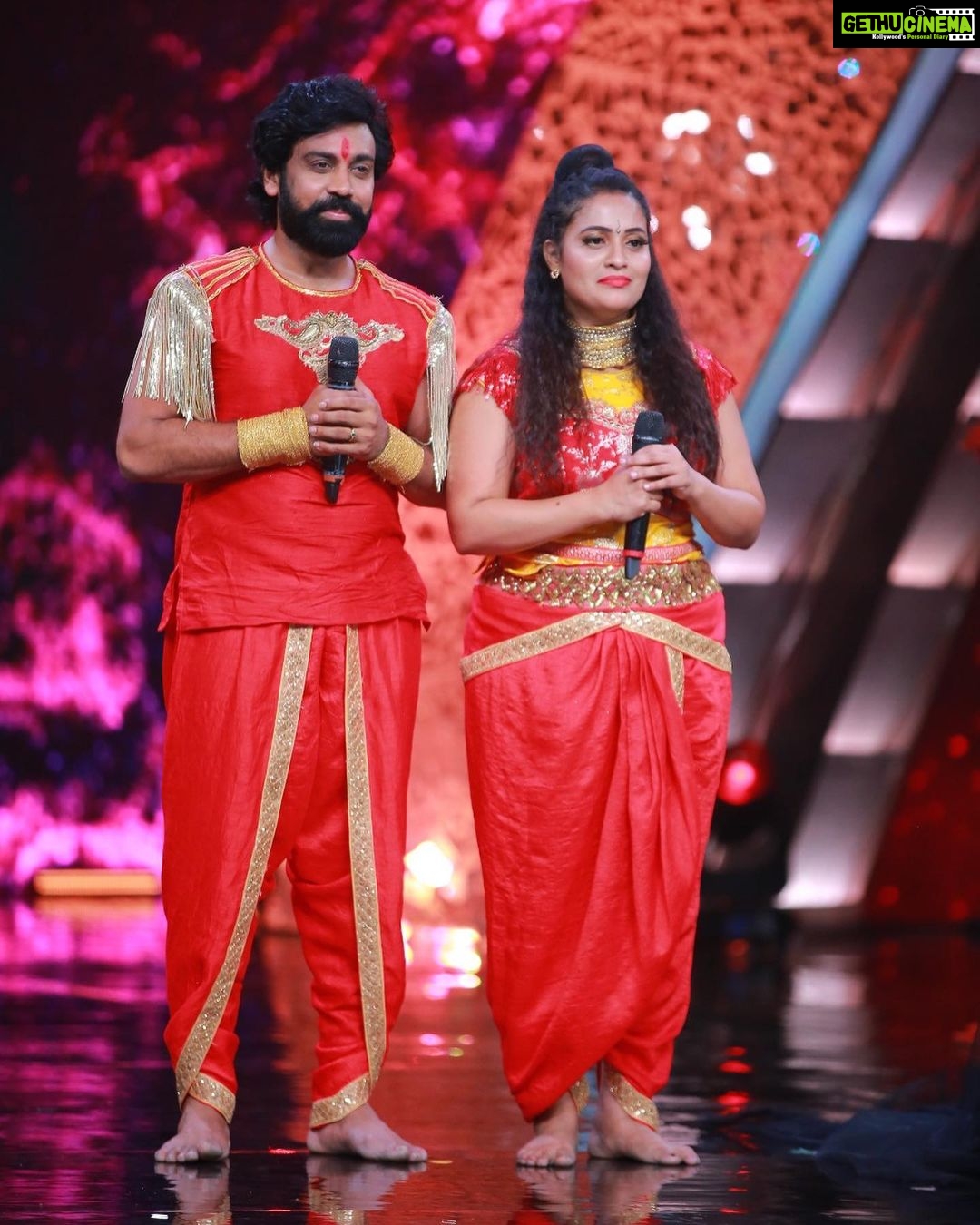 Aata Sandeep Instagram - Don’t Miss to watch our “Super Mega Power Star” Ramcharan Garu dance act in #NeethoneDance this Sunday at 9:00pm only on @starmaa Thanks to @endemolshineind Thanks to our choreographers @wong.choreographer @harinathshankar