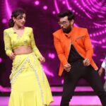 Aata Sandeep Instagram - BB Star War. Don’t Miss to watch Aadivaaram with @starmaa parivaaram this Sunday at 11am only on your favourite channel Star Maa. Thanks for the designer orange jacket @contraditions @revanthofficial @sreemukhi #BiggBossTelugu #UltaPulta #Season7Telugu Thank you @play_media_creations