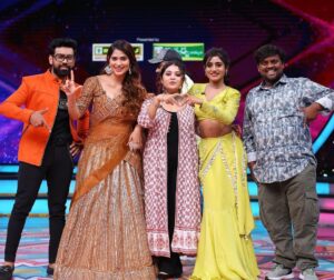 Aata Sandeep Instagram - BB Star War.
Don’t Miss to watch 
Aadivaaram with @starmaa parivaaram this Sunday at 11am only on your favourite channel Star Maa. 
Thanks for the designer orange jacket @contraditions 
@revanthofficial @sreemukhi 
#BiggBossTelugu #UltaPulta #Season7Telugu 
Thank you @play_media_creations