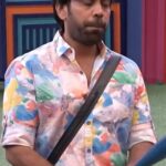 Aata Sandeep Instagram - Akkada jerige antha heavy conversation lo kuda..tana finger chupinchi matldam tappu with seconds tanata tanu marchukunadu..nee meedha antha kopam ledhu tammudu ani chupinche nee maryadha ki 🙌🙌👏 #MrCool #MeeAataSandeep