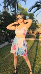 Aayushi Dholakia Instagram - JACKPOT !!! @aayushidholakia_ Found the most perfect floral dress and the BEST  hair and makeup artist /stylist/photographer #alliinone @vanitapatelmakeovers 
.
.
.
#celebritymakeupartist #travelstylist #missteeninternational
#sun #fun #summer #floraldress #nofilter #effortless #fashion #style #beauty #dressgoals #lifeisbeautiful #instagood #instamood #instareels #trendingreels