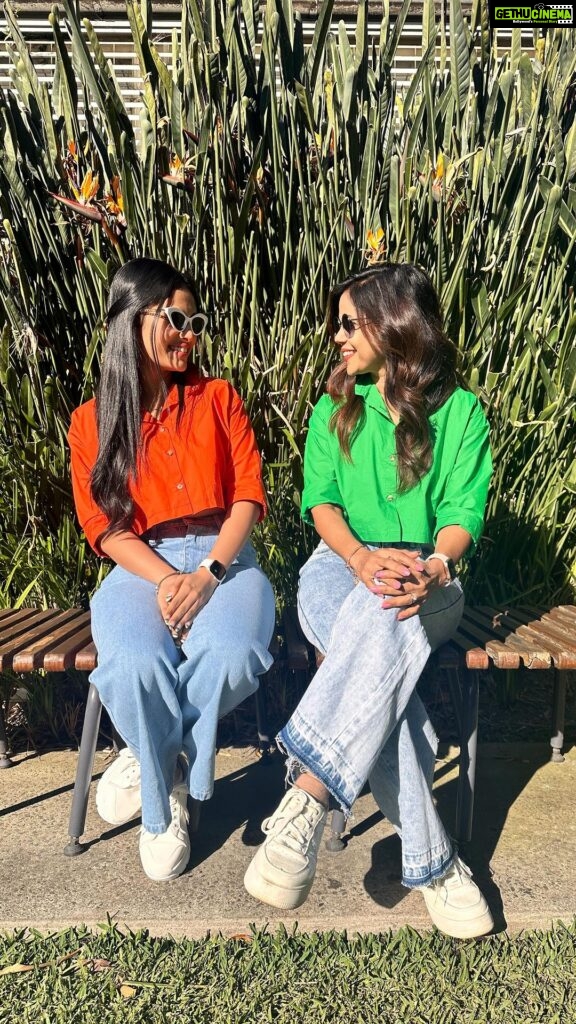 Aayushi Dholakia Instagram - mango dolly and kachha aam spotted in Sydney👀🧡💚 ALSO DOES SHE EVEN LOOK LIKE A MOMM!!!! The number of times I’ve been told here that she looks like my friend is just crazyyyyy🙈 Drop a 💗 for MOMSIEEEE😋 📍 Rousehill, New South Wales, Sydney . . . . . #dancefriends #dancetime #dancelovers #dancewithus #parents #mom #reels