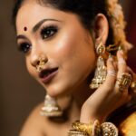 Aayushi Dholakia Instagram – कसा आहे⚜️
.
.
.
.
.
HMU- @plumzstudio 
Clicked by- @wanderingwithdreamer 
#indoorphotoshoot #photomodels #fashionshoots #modelinglife #sareetime #lovesaree #traditionaloutfit