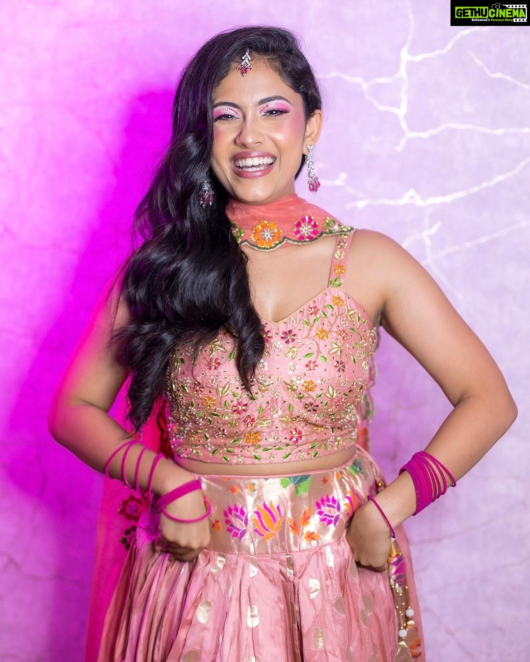 Aayushi Dholakia Instagram - kon hai yeh jisne dobara mudke mujhe nahi dekha⚡️💗💁🏻♀️ Barbie straight outta Dharma Film>>> swipe till the last for my favourite pictureeeee🙈😋 Also, let me know your favourite ‘POO’ look👇🏻🤩 . . . . Concept: @aayushidholakia_ HMU- @plumzstudio Captured by- @wanderingwithdreamer #pink #barbie #barbielife #barbielovers #pinkoutfits #pinkoutfit