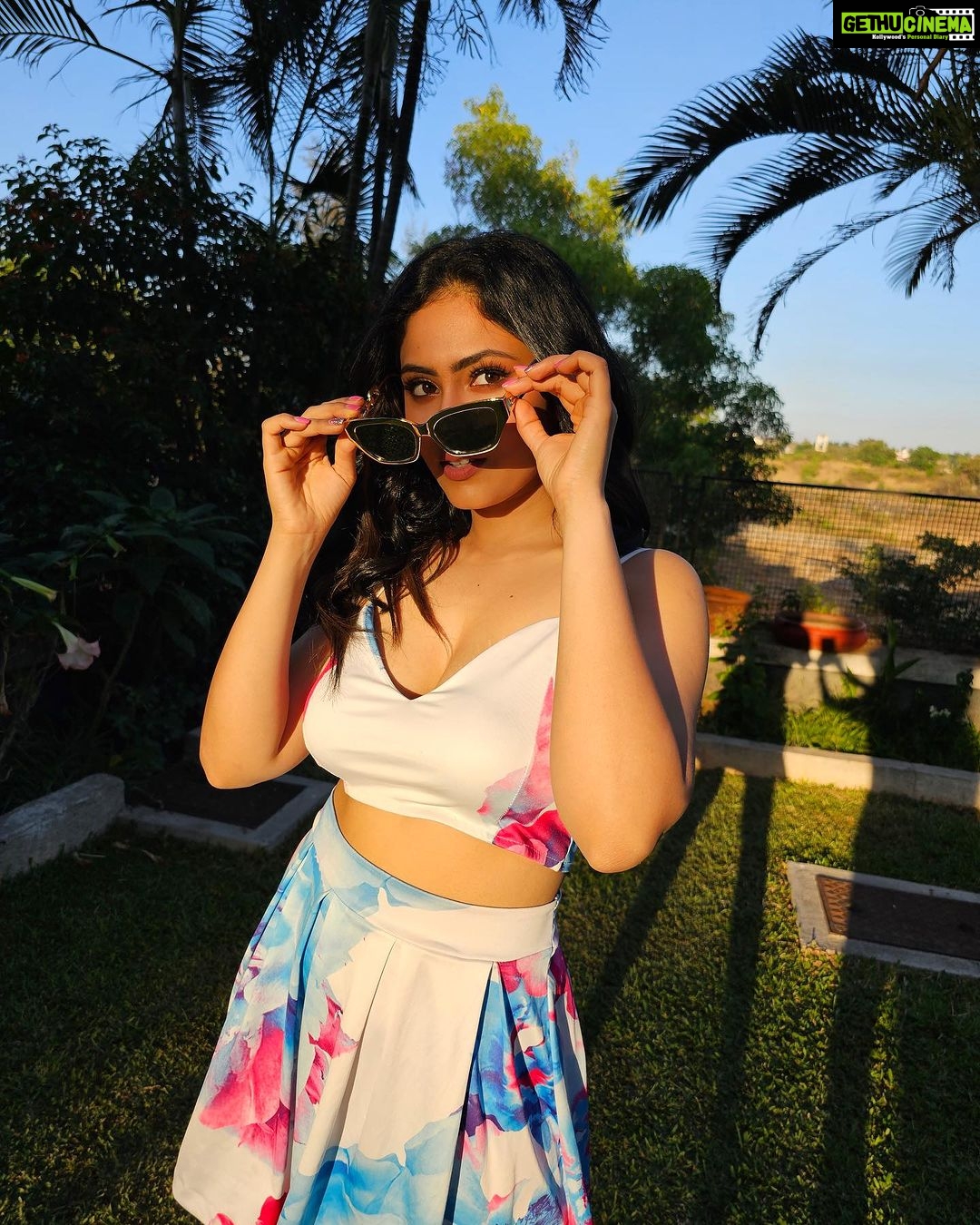 Aayushi Dholakia Instagram - in the era of ‘laung da lashkara’ I am ‘Dil garden garden ho gaya’ 🍀🌷🌻🌼🌴🤪 . . . . . HMU- @vanitapatelmakeovers #modelface #modelinglife #womanmodel #fashionmodel #fashionshoots #modelshot