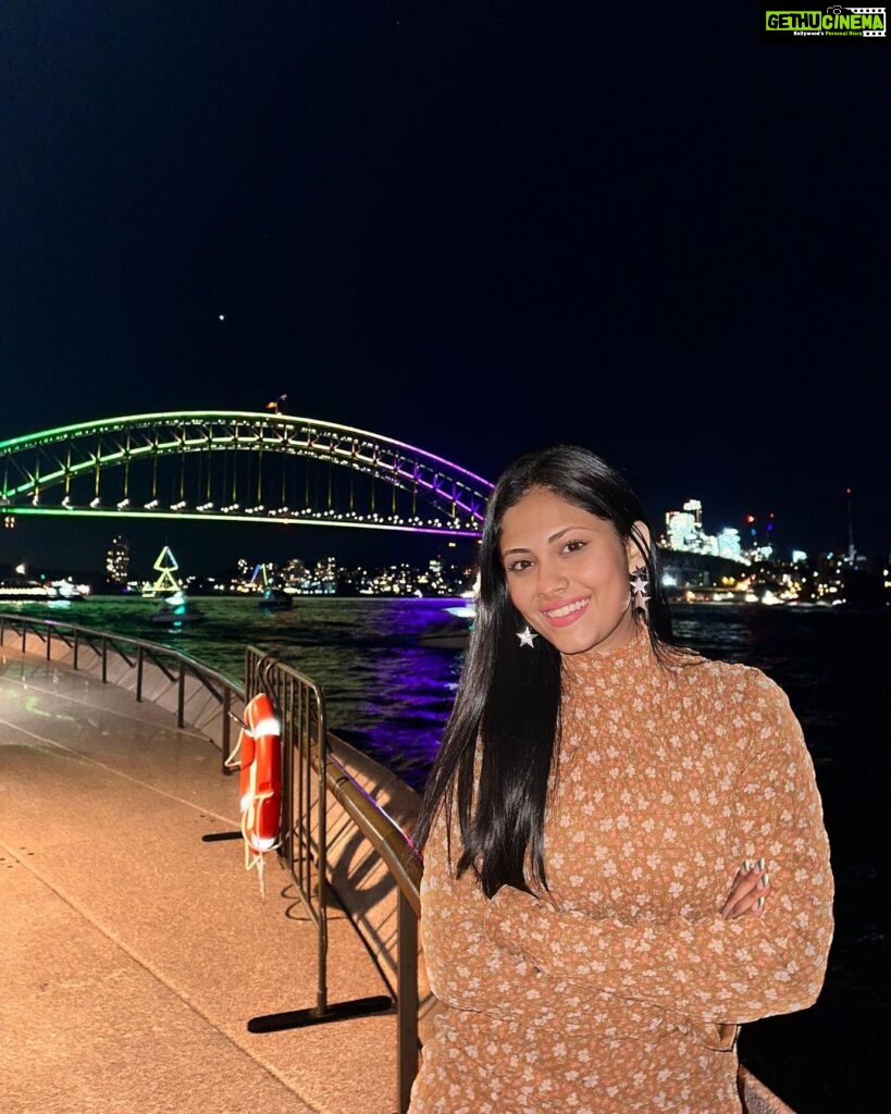 Aayushi Dholakia Instagram - good day, good food🌉🥙 Can y’all guess what was I having in the last slide?😋 . . . . . . #exploring #thisisaustralia #australia #traveltoexplore #happytravels