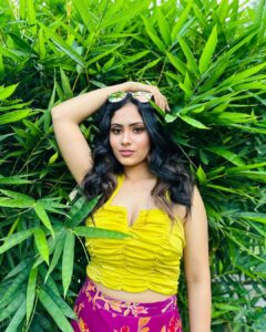 Aayushi Dholakia Instagram - it’s the grill season💗☀️☄️⛱️🍹
.
.
.
.
.
.
hmu- @vanitapatelmakeovers 
#springoutfits #springoutfitideas #ootddetails #summeroutfitideas #summeroutfit