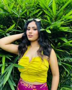 Aayushi Dholakia Instagram - it’s the grill season💗☀️☄️⛱️🍹
.
.
.
.
.
.
hmu- @vanitapatelmakeovers 
#springoutfits #springoutfitideas #ootddetails #summeroutfitideas #summeroutfit