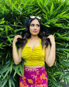 Aayushi Dholakia Instagram - it’s the grill season💗☀️☄️⛱️🍹
.
.
.
.
.
.
hmu- @vanitapatelmakeovers 
#springoutfits #springoutfitideas #ootddetails #summeroutfitideas #summeroutfit