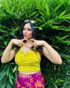 Aayushi Dholakia Instagram - it’s the grill season💗☀️☄️⛱️🍹
.
.
.
.
.
.
hmu- @vanitapatelmakeovers 
#springoutfits #springoutfitideas #ootddetails #summeroutfitideas #summeroutfit