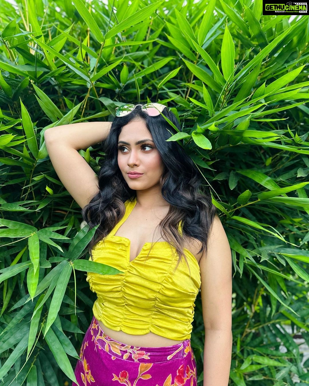 Aayushi Dholakia - 1.8K Likes - it’s the grill season💗☀️☄️⛱️🍹
.
.
.
.
.
.
hmu- @vanitapatelmakeovers
#springoutfits #springoutfitideas #ootddetails #summeroutfitideas #summeroutfit