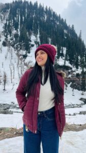 Aayushi Dholakia Instagram - MADE IT TO HEAVEN ON EARTH ‘KASHMIR’😍✨🤍 I’m in complete awe of this place and loving the scenic beauty this state has to offer🫶🏻
.
.
.
.
#kashmirbeauty #kashmirlovers #jammucity #gulmargdiaries #beautyofindia
