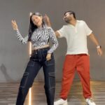 Aayushi Dholakia Instagram – such a beautiful feeling dancing onto this soothing track by @sachetparamparaofficial @sachettandonofficial 🫶🏻💖
Dancing w/ @devthakkar13 ✨
Choreography by my favourite @dharmiksamani ❤️‍🔥
.
.
.
.
#reels #danceitout #dancetime #dancelovers #dancemood #lovefordance