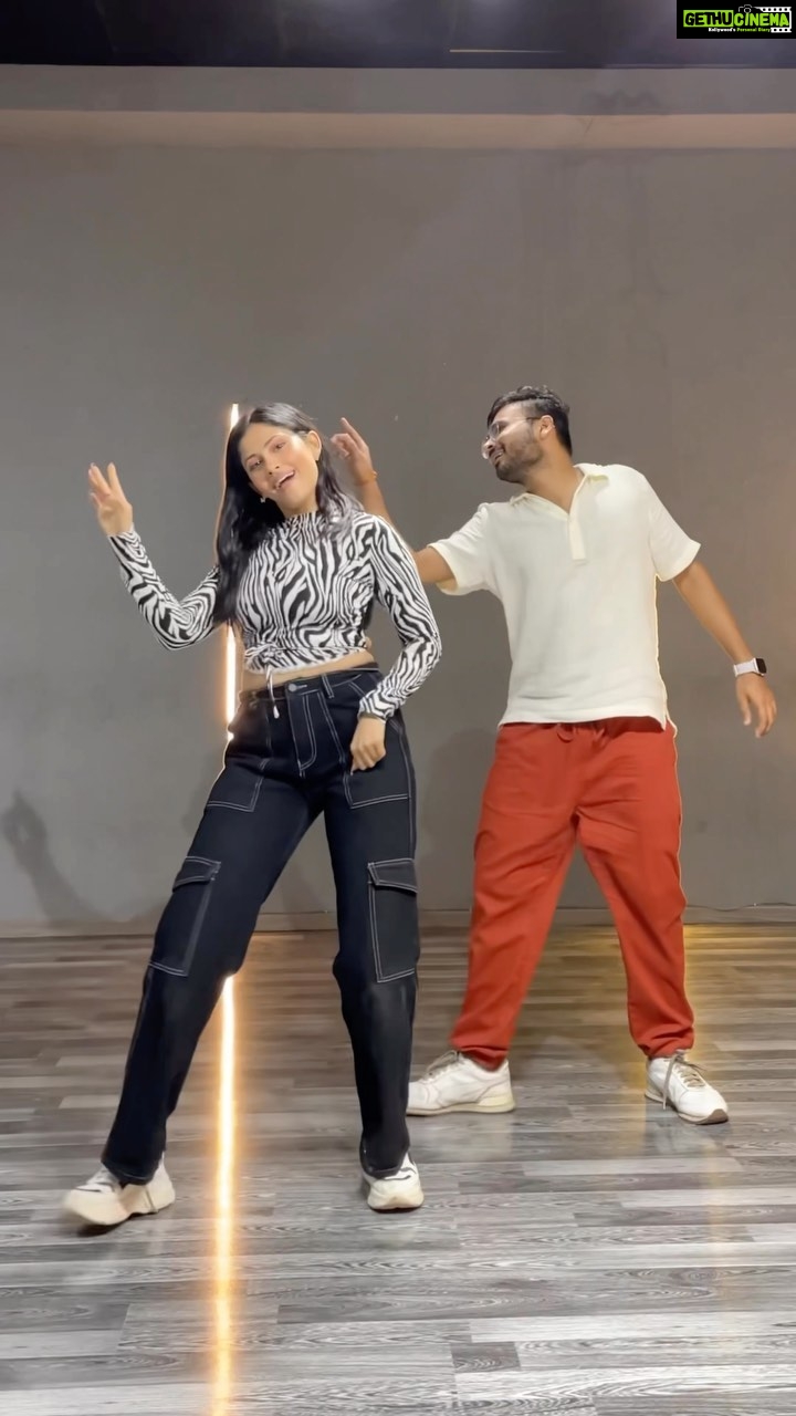 Aayushi Dholakia - 31.7K Likes - such a beautiful feeling dancing onto this soothing track by @sachetparamparaofficial @sachettandonofficial 🫶🏻💖
Dancing w/ @devthakkar13 ✨
Choreography by my favourite @dharmiksamani ❤️🔥
.
.
.
.
#reels #danceitout #dancetime #dancelovers #dancemood #lovefordance