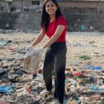 Aayushi Dholakia Instagram – new decade, continued purpose🙏🏻🌍
thank you @beachpleaseindia @kalambemalhar for making the cleanup drive even more special🥺❤️
Here’s a call out to everyone who wishes to contribute in someway to our environment- check out @beachpleaseindia and be a part of their weekly cleanup drives🙌🏻💖
Here’s to a new chapter🥂⚡️

#cleaning #mybirthday #notforprofit #givebacktothecommunity #reelitfeelit