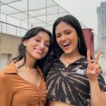 Aayushi Dholakia Instagram – well we had an audience🫠 the cutest choreography ahhh 

dc : @thatswirlingsoul @aayushidholakia_ 
tag us if you recreate 

#swirlwithshruti #mileyamileya #danceitout #dancegoals #dancegirl #dancetime #lovefordance #dancemood