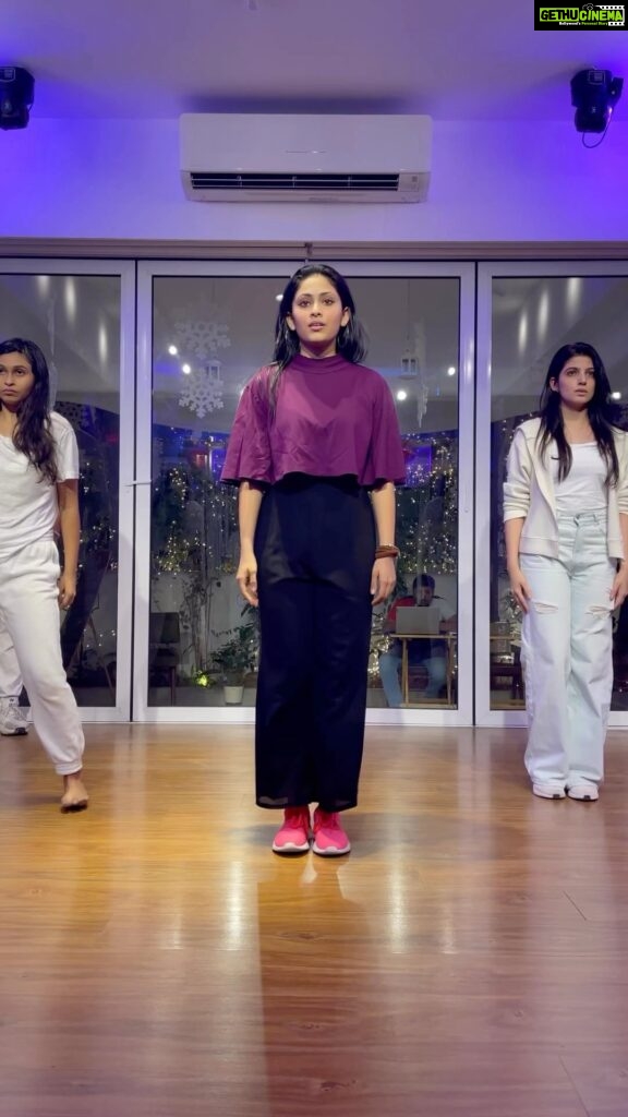 Aayushi Dholakia Instagram - all this time I’ve only walked on this song and never thought would ever dance to this but @harshkumarofficiall proved it wrong and how😍🤌🏻 🧠- @harshkumarofficiall 📍- @tangerineartsstudio Song by- @salimmerchant @shrutipathak27 @priyankachopra @kanganaranaut #reels #dancegoals #danceitout #dancetime #lovefordance #dancemood
