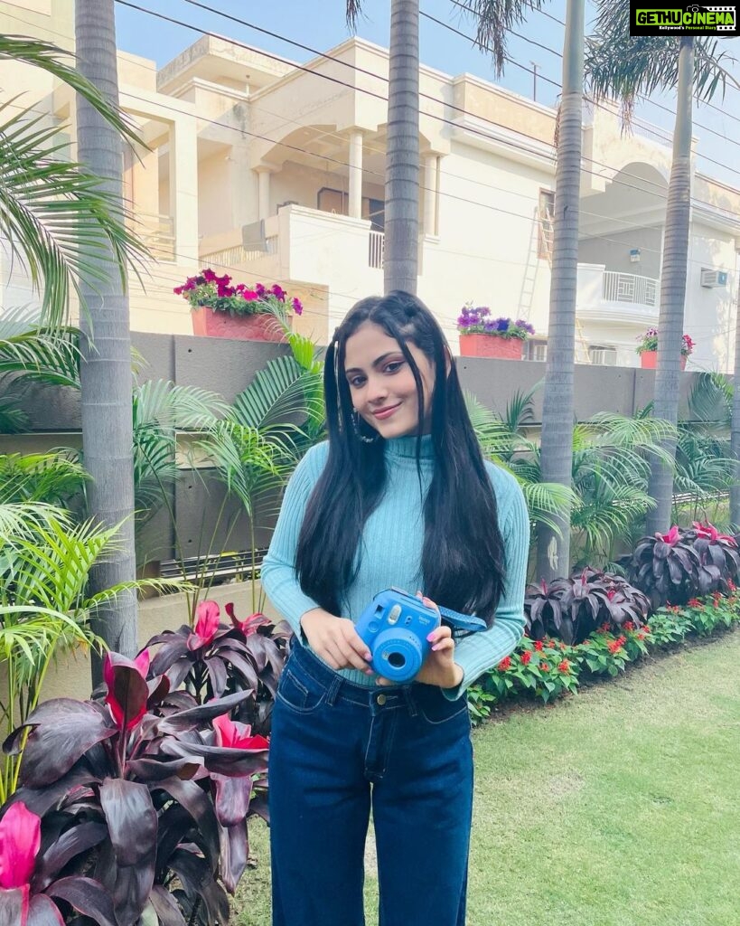 Aayushi Dholakia Instagram - License to chill❄️✨ . . . . . #post #postoftheday #ootd #outfits #ludhiana #punjab #friends #trip #winter #winteroutfit #aayushidholakia #explore #fy #fyp #creator #newpost Ludhiana, Punjab, India