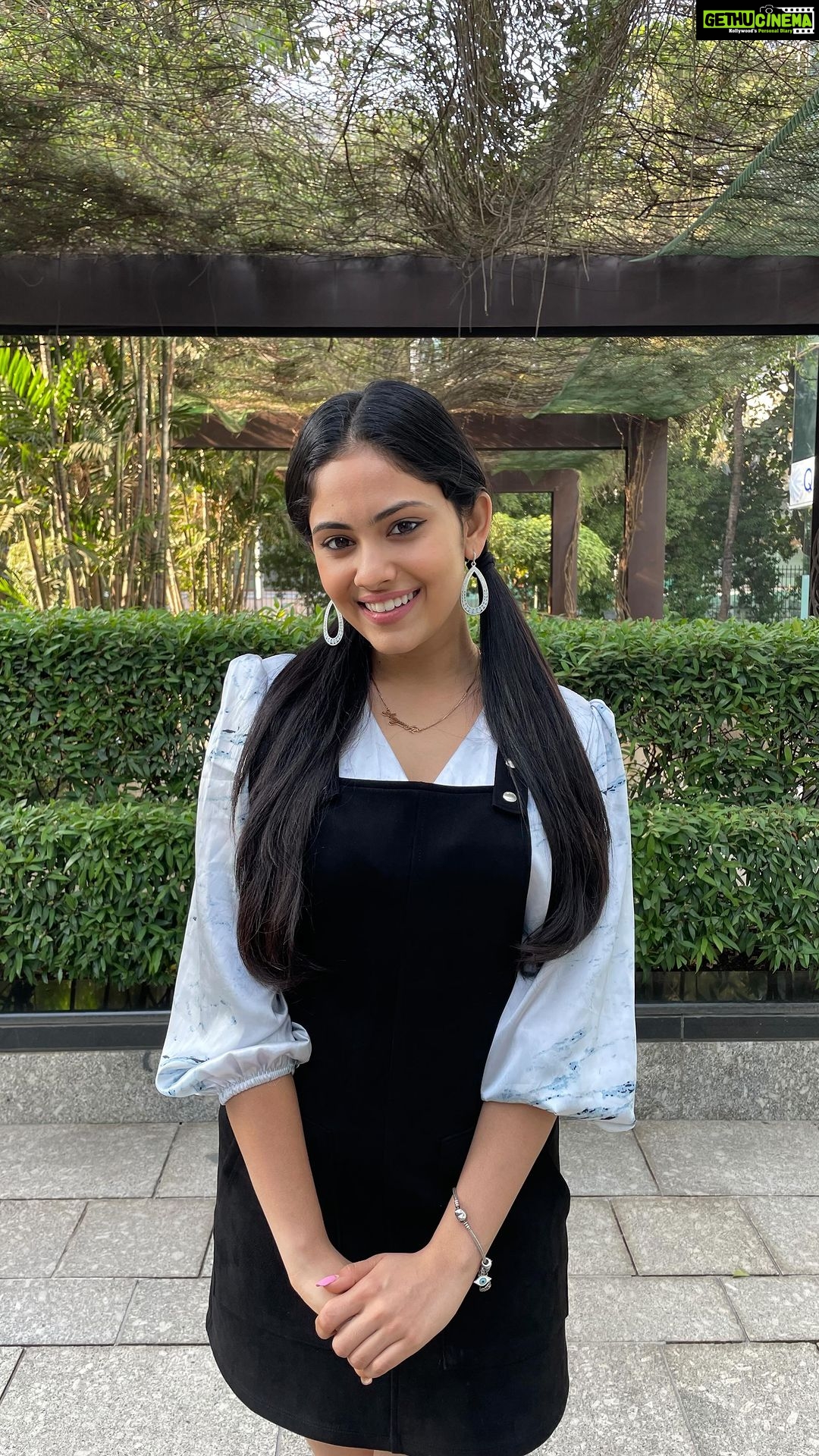 Aayushi Dholakia Instagram - #OfficeFits Day 5💙 Put together this outfit just before I leave for a mini vacation to…we’ll check out the stories to know where am I headed to😋 Let me know your thoughts on the outfit too🥰😋 . . . . #reels #fit #outfits #outfitideas #outfitoftheday #internship #newjourney #trendingreels #neetimohan #aayushidholakia #explorepage #trendingreels #fyp #fypシ #contentcreator #creator Jio Studios