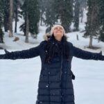Aayushi Dholakia Instagram – felt like a dream🥺☃️♥️❄️
.
.
.
.
.

#kashmirbeauty #kashmirlovers #beingkashmiri #snowlove #snowmountain Gulmarg, Kashmir