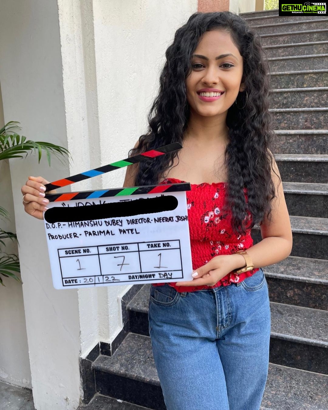 Aayushi Dholakia - 1.5K Likes - Never would have thought that Vedika would come into my life in such a beautiful way and become an integral part of my journey✨ The best thing I learnt from her was that when you love something you give it your all, keeping all the fears aside🥰 Thank you @parimalpatelmotionpictures @neerajjoshiofficial_ @jaymerchant10 @rushi_mehtaa for trusting me with this character🙏🏻 I hope I did justice to it🧿♥️
Here are few of my favourite moments captured during the shoot of HELLO📞😍😋
.
.
.
.
#behindthescene #actingcareer #goodmovies #mymovie #movieshot #bts #instacinema #movie
