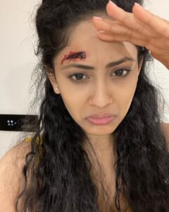 Aayushi Dholakia Instagram - Never would have thought that Vedika would come into my life in such a beautiful way and become an integral part of my journey✨ The best thing I learnt from her was that when you love something you give it your all, keeping all the fears aside🥰 Thank you @parimalpatelmotionpictures @neerajjoshiofficial_ @jaymerchant10 @rushi_mehtaa for trusting me with this character🙏🏻 I hope I did justice to it🧿♥️

Here are few of my favourite moments captured during the shoot of HELLO📞😍😋
.
.
.
.

#behindthescene #actingcareer #goodmovies #mymovie #movieshot #bts #instacinema #movie