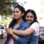 Aayushi Dholakia Instagram – Never would have thought that Vedika would come into my life in such a beautiful way and become an integral part of my journey✨ The best thing I learnt from her was that when you love something you give it your all, keeping all the fears aside🥰 Thank you @parimalpatelmotionpictures @neerajjoshiofficial_ @jaymerchant10 @rushi_mehtaa for trusting me with this character🙏🏻 I hope I did justice to it🧿♥️

Here are few of my favourite moments captured during the shoot of HELLO📞😍😋
.
.
.
.

#behindthescene #actingcareer #goodmovies #mymovie #movieshot #bts #instacinema #movie