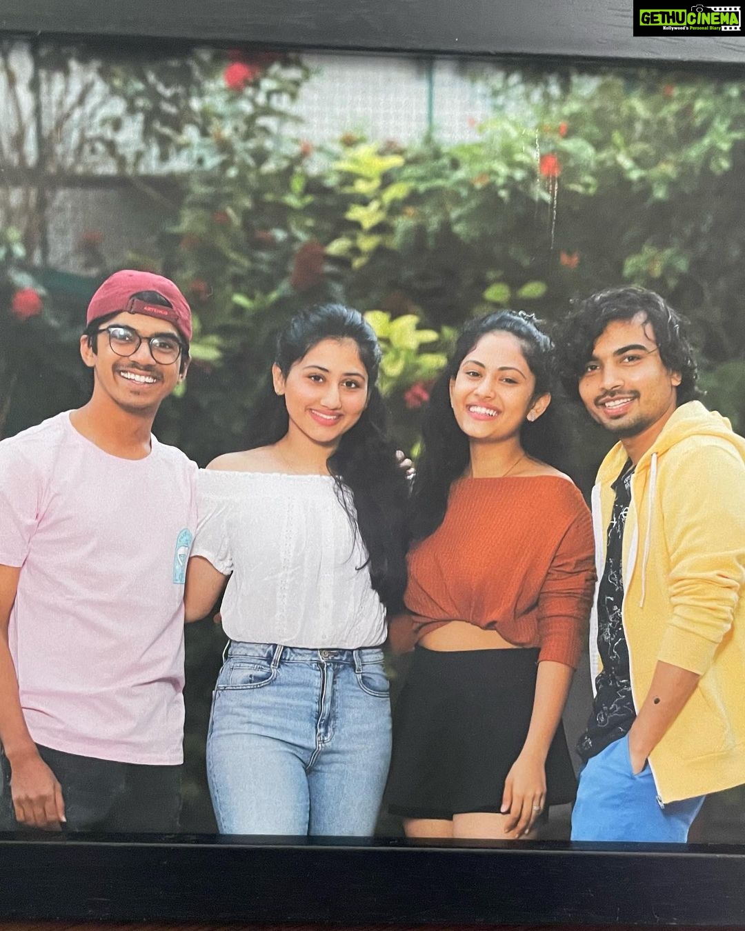 Aayushi Dholakia - 1.5K Likes - Never would have thought that Vedika would come into my life in such a beautiful way and become an integral part of my journey✨ The best thing I learnt from her was that when you love something you give it your all, keeping all the fears aside🥰 Thank you @parimalpatelmotionpictures @neerajjoshiofficial_ @jaymerchant10 @rushi_mehtaa for trusting me with this character🙏🏻 I hope I did justice to it🧿♥️
Here are few of my favourite moments captured during the shoot of HELLO📞😍😋
.
.
.
.
#behindthescene #actingcareer #goodmovies #mymovie #movieshot #bts #instacinema #movie