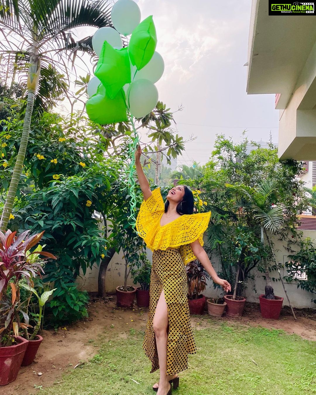 Aayushi Dholakia - 1.3K Likes - This one is special, 25k followers on Instagram🌟🫶🏻
It had been long since I wasn’t seeing any growth on my page numerically, and was in a constant fix to make it better. Sometimes I blamed the algorithm or at times just thought that it’s not my day. But I kept going and continued creating what I love the most and we are here today🥰✨
Thank you for your constant love and support, long way to go♥️
Special mention to @pizzawalas.india for celebrating this milestone with me💛
#gratefullness #livealifeyoulove #grateful #25k #thankyoueveryone #thanksforyoursupport