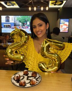 Aayushi Dholakia Instagram - This one is special, 25k followers on Instagram🌟🫶🏻

It had been long since I wasn’t seeing any growth on my page numerically, and was in a constant fix to make it better. Sometimes I blamed the algorithm or at times just thought that it’s not my day. But I kept going and continued creating what I love the most and we are here today🥰✨
Thank you for your constant love and support, long way to go♥️
Special mention to @pizzawalas.india for celebrating this milestone with me💛

#gratefullness #livealifeyoulove #grateful #25k #thankyoueveryone #thanksforyoursupport