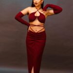 Aayushi Dholakia Instagram – Lady in red🍷✨
.
.
.
.
Campaign for @_rentofy_ 
Make and Hair by- @shraddha_dattaa 
Captured by- @24framesofshrey 

#modelinglife #model #photomodels #fashionmodel #modelshot #womanmodel