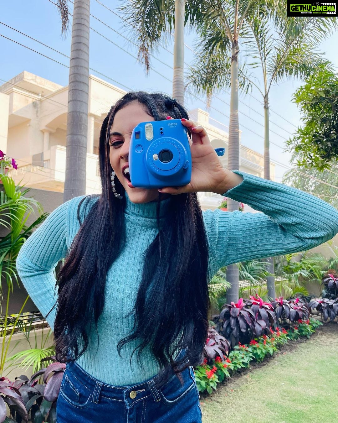Aayushi Dholakia Instagram - License to chill❄️✨ . . . . . #post #postoftheday #ootd #outfits #ludhiana #punjab #friends #trip #winter #winteroutfit #aayushidholakia #explore #fy #fyp #creator #newpost Ludhiana, Punjab, India