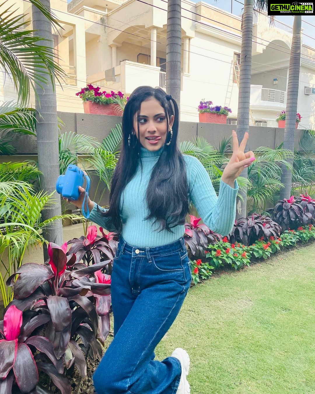 Aayushi Dholakia Instagram - License to chill❄️✨ . . . . . #post #postoftheday #ootd #outfits #ludhiana #punjab #friends #trip #winter #winteroutfit #aayushidholakia #explore #fy #fyp #creator #newpost Ludhiana, Punjab, India