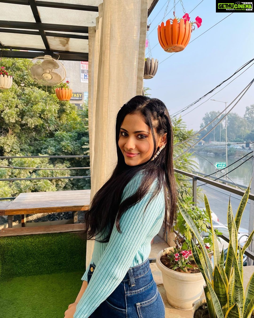 Aayushi Dholakia Instagram - License to chill❄️✨ . . . . . #post #postoftheday #ootd #outfits #ludhiana #punjab #friends #trip #winter #winteroutfit #aayushidholakia #explore #fy #fyp #creator #newpost Ludhiana, Punjab, India