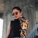 Aayushi Dholakia Instagram - it’s all cool babessss😎👷‍♀️🔨🆒🕶️ . . . . . Top- @ekrang_ 📸- @dpandaproduction #myoutfit #easystyle #wearingtoday #lookbooks #outfitpic #modelposes