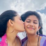 Aayushi Dholakia Instagram – CUTEST VIDEO YOU WILL SEEEE!!🫶🏻❤️🧿
Last one is favourite so watch till the endddd!!🥰✨
Tag the person with whom you wish to recreate this😋
.
.
.
.
.
Our beautiful outfits from: @ekrang_ 
#reels #posingtips #photoposes #sisters #sisterstime #sisterbonding