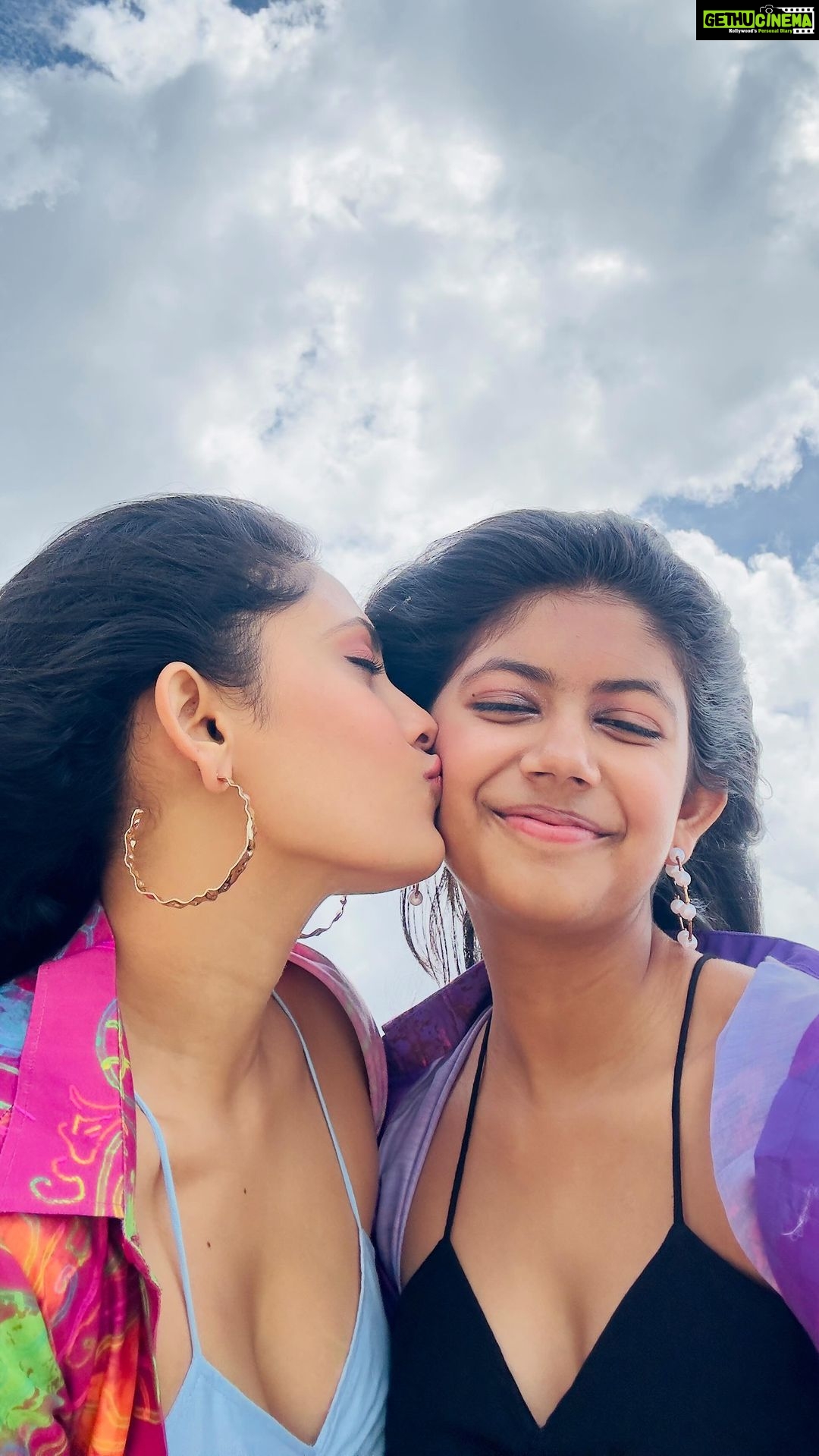 Aayushi Dholakia - 127.7K Likes - CUTEST VIDEO YOU WILL SEEEE!!🫶🏻❤️🧿
Last one is favourite so watch till the endddd!!🥰✨
Tag the person with whom you wish to recreate this😋
.
.
.
.
.
Our beautiful outfits from: @ekrang_
#reels #posingtips #photoposes #sisters #sisterstime #sisterbonding